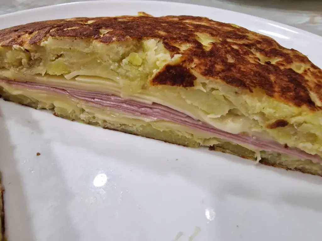 Tortilla de patatas rellena