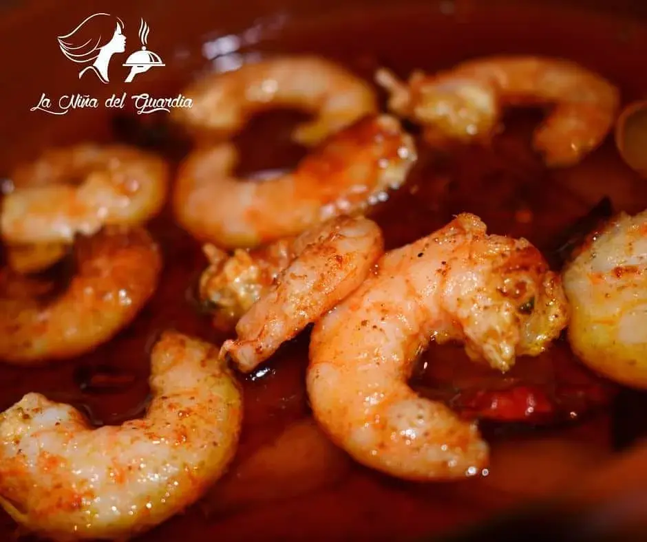 LANGOSTINOS AL PIL-PIL Langostinos salteados con ajo y cayena, receta tradicional.
¡Picante! 