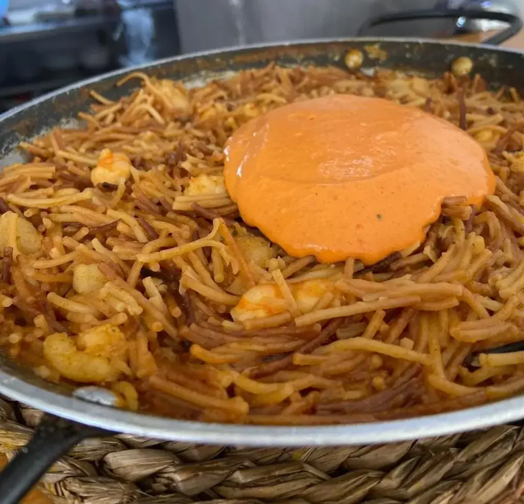 Fideos tostados con alioli de pimientos del piquillo