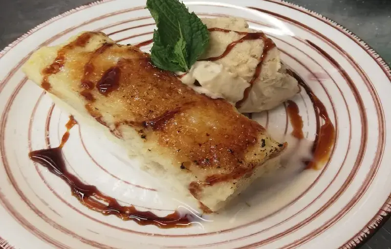 Torrija especial Alazena con helado de turrón