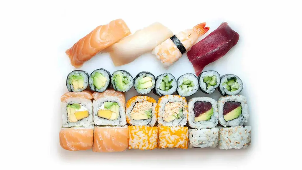 Sushi mix para 2 Uramakis: 4 salmón, 4 atún, 4 california

Makis: 4 aguacate, 4 pepino

Nigiris: 1 salmón, 1 atún, 1 langostino, 1 pez mant